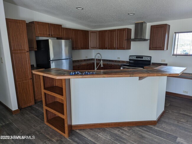 Building Photo - 7875 Loma Ln