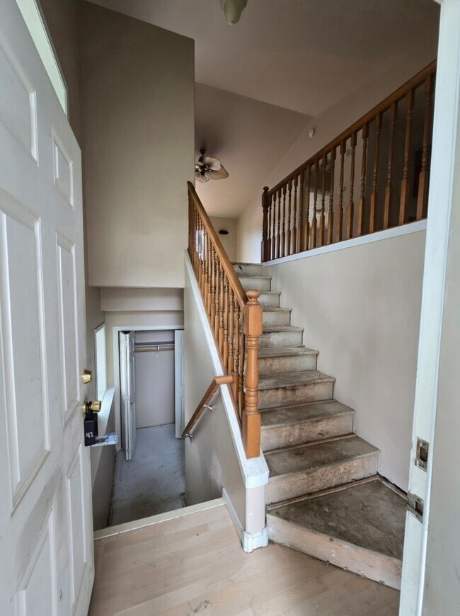 Building Photo - 1317 Mirror Lake Ln