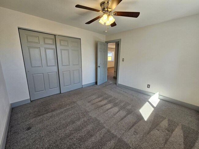 Building Photo - Comfortable 4 bed, 2 bath home in 80906!