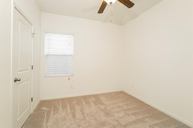 Building Photo - 141 Rubrum Rd