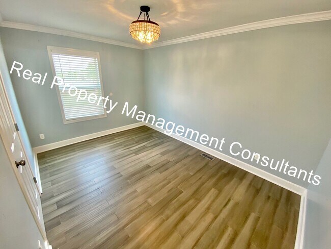 Building Photo - 3 Bedroom in Lees Summit School District