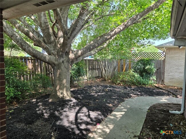 Building Photo - 120 Gardenridge Dr