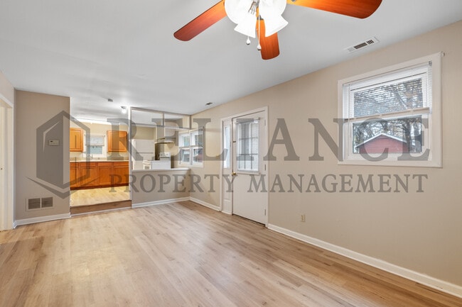 Building Photo - 209 N Topeka St