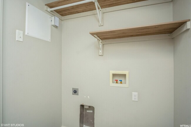 Building Photo - 1700 S Sandhill Rd