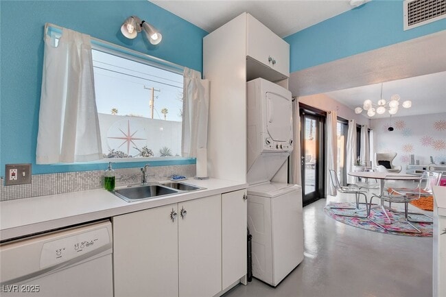 Building Photo - 1558 Aztec Way
