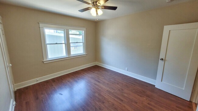 Building Photo - Vacancy at Whittier Duplex!