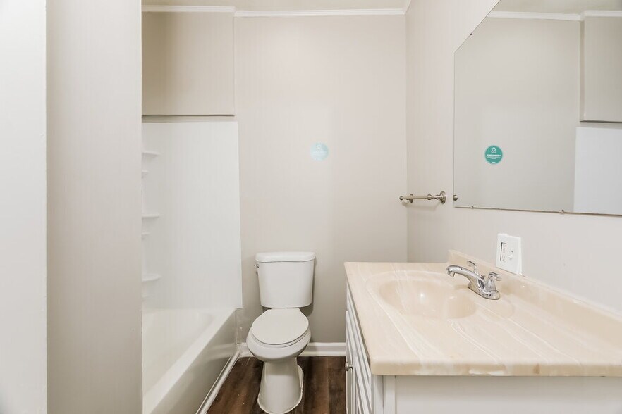 Building Photo - 624 9th Ave