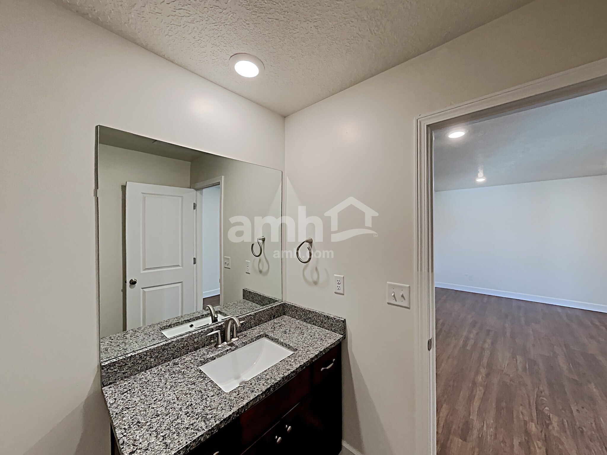 Building Photo - 2992 E S Village Dr