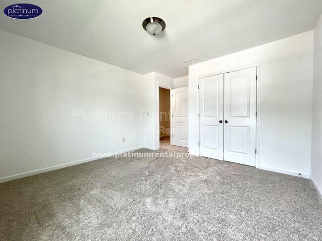 Building Photo - 5770 Thornton Dr