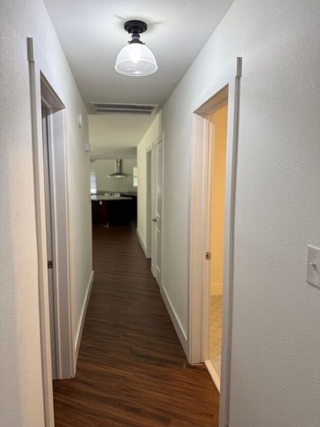 Building Photo - Beautiful single-family home on Ox Bottom available now