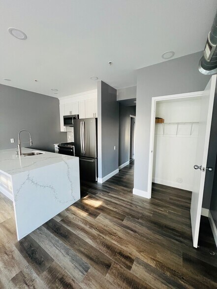 Building Photo - 182 Gay St