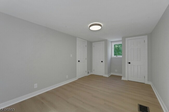 Building Photo - 405 Terhune Ave