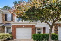 Building Photo - Townhome |Fenced Back Patio with Privacy F...