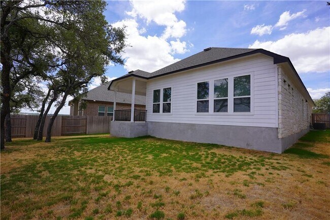 Building Photo - 621 Pinnacle View Dr