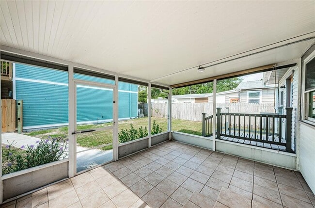 Building Photo - 618 40th Ave N