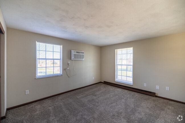 2 BR, 1.5 BA - 1,035 SF - Townhouse - Sanlor Avenue Apartments