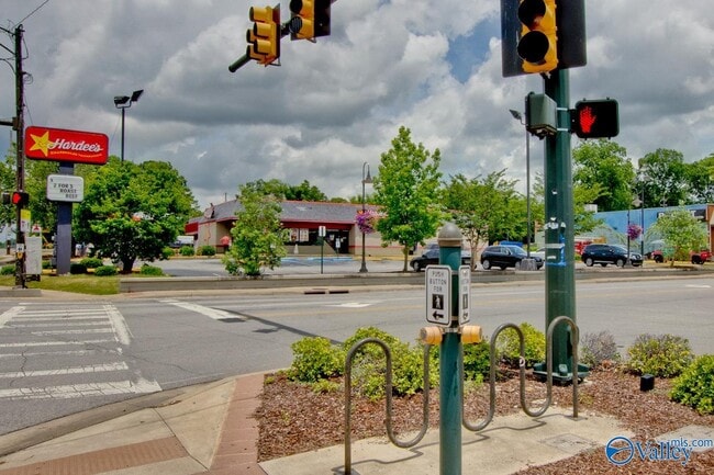 Building Photo - 1328 Oshaughnessy Ave NE