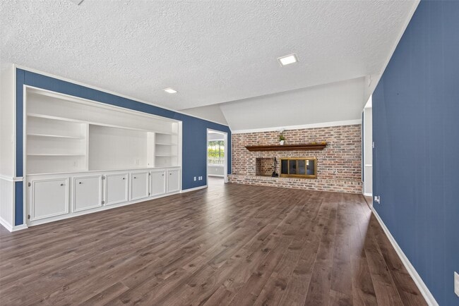 Building Photo - 105 Glenmora Ct