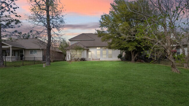 Building Photo - 9219 E Lakeside Dr