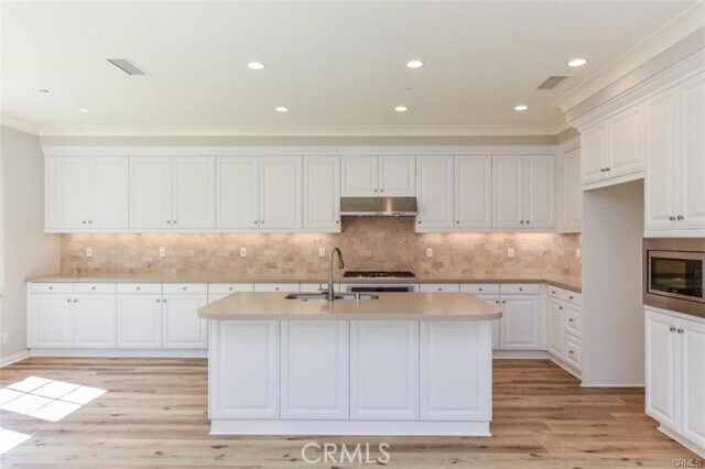 Building Photo - 99 Bianco