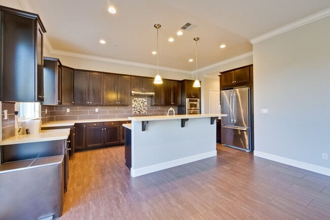 Building Photo - Gorgeous and Very Spacious Home - 3BR 2.5 BA in  San Jose - This is a MUST SEE!!!