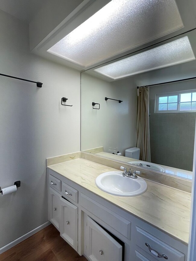 Building Photo - Beautiful Mesa Oaks Home