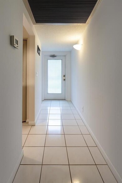 Building Photo - 9330 Lagoon Pl