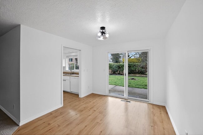 Building Photo - Charming Single-Level Home with Large Fenced Yard – Pets Welcome!