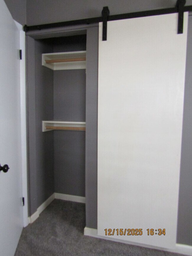 Building Photo - Nice home in the Woodland Hills Area!