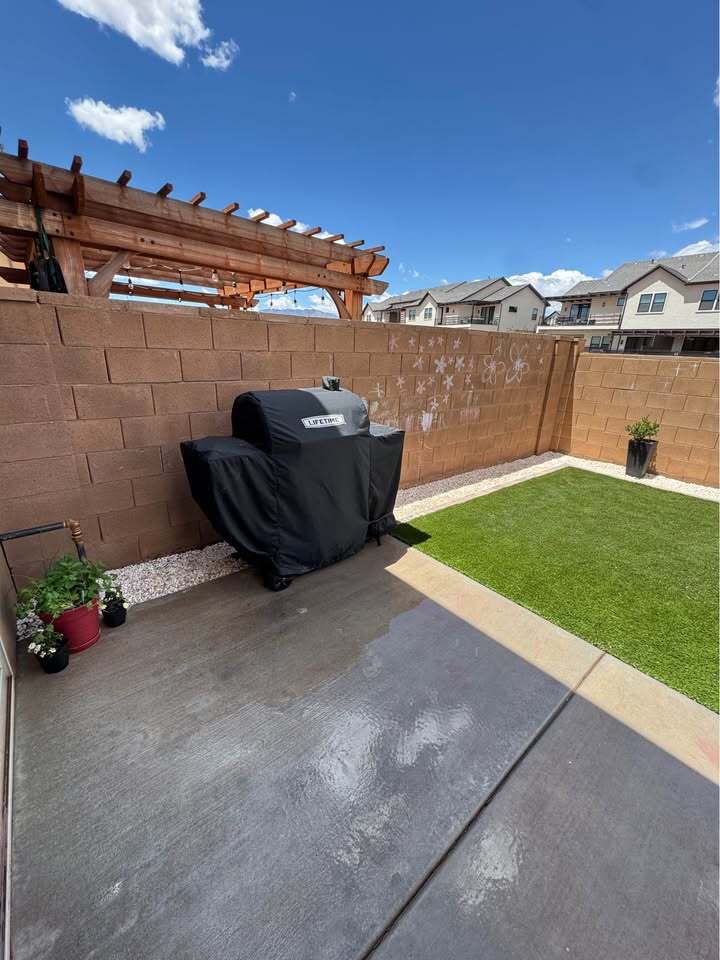 Building Photo - 2545 Bella Vista Dr