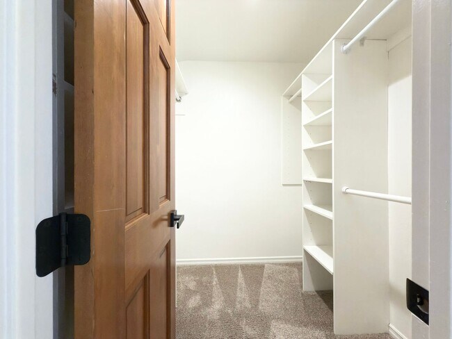 Building Photo - Beautiful Townhome on The Legends Golf Cou...