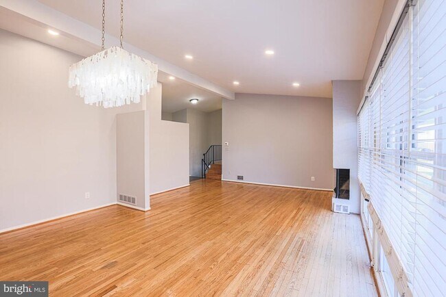 Building Photo - 2421 Lightfoot Dr