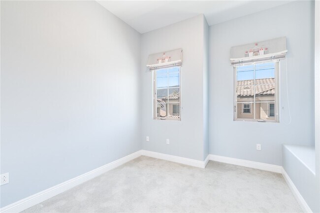 Building Photo - 615 S 2nd Ave