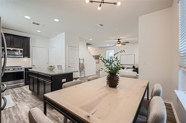 Building Photo - 10504 Abana Way