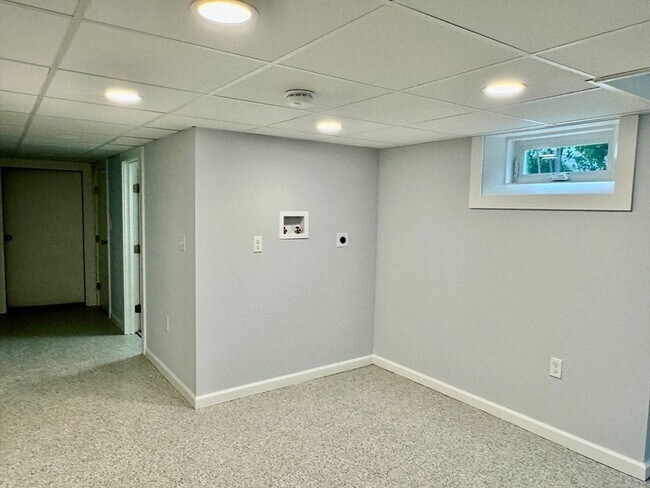 Building Photo - 40 Judy Ln