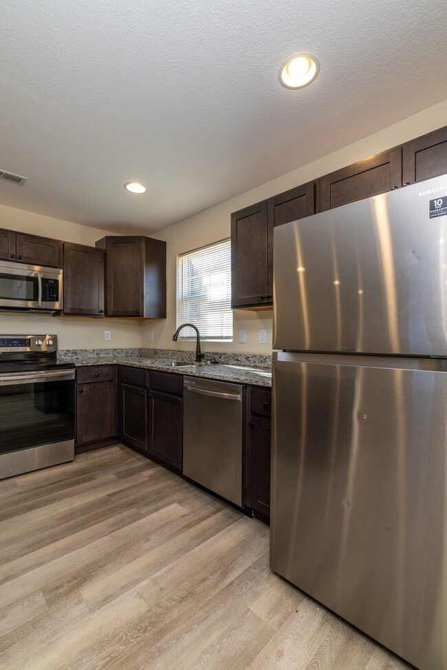 Building Photo - 932 Warrior Hill Dr