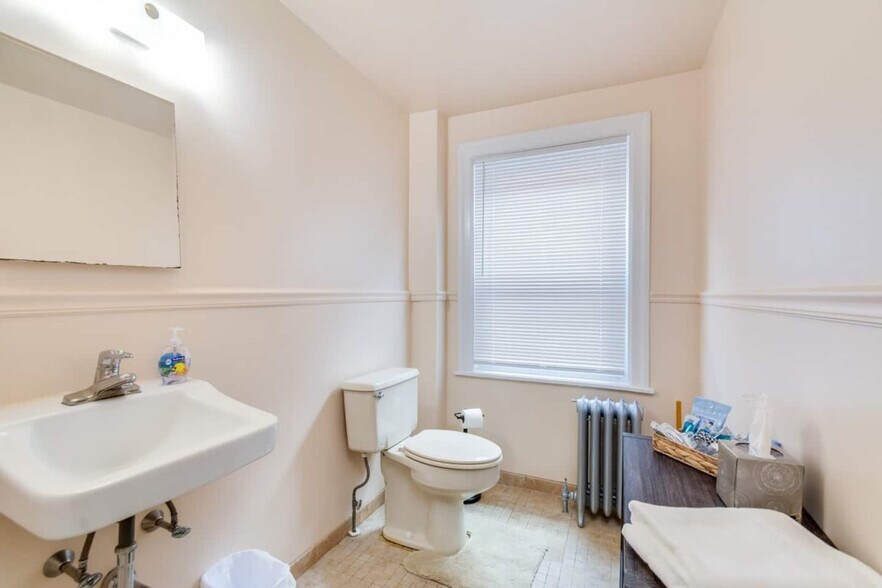 Building Photo - 602 Old Lancaster Rd