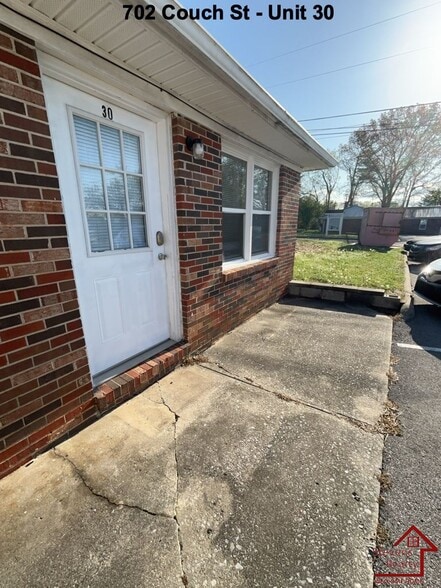 Building Photo - 415 Pinecrest St