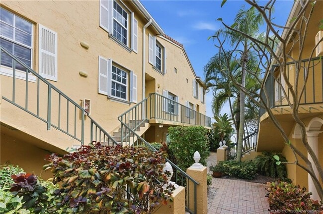 Building Photo - 1155 Lake Shore Dr