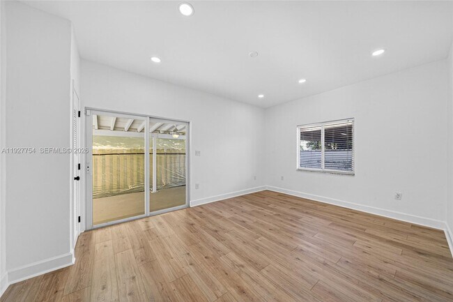 Building Photo - 426 SW 26th Rd