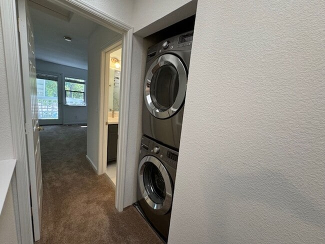 Building Photo - Wonderful 2 story condo in Ashford Ct-Detached 1 car garage, both bedrooms with attached bathroom...