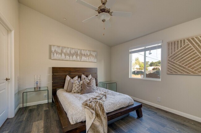 Building Photo - Remodeled 3 Bed/2 Bath National City
