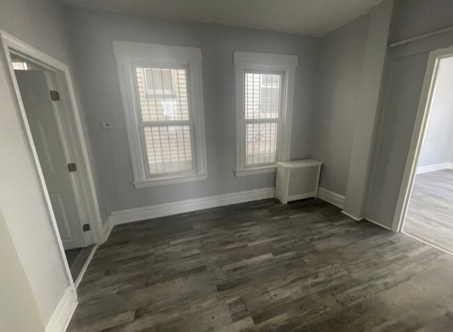 Building Photo - 1071 Grove St