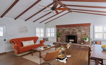 Building Photo - Spacious Silver Lake Charmer 2-bedroom, 1-bath home for Rent.