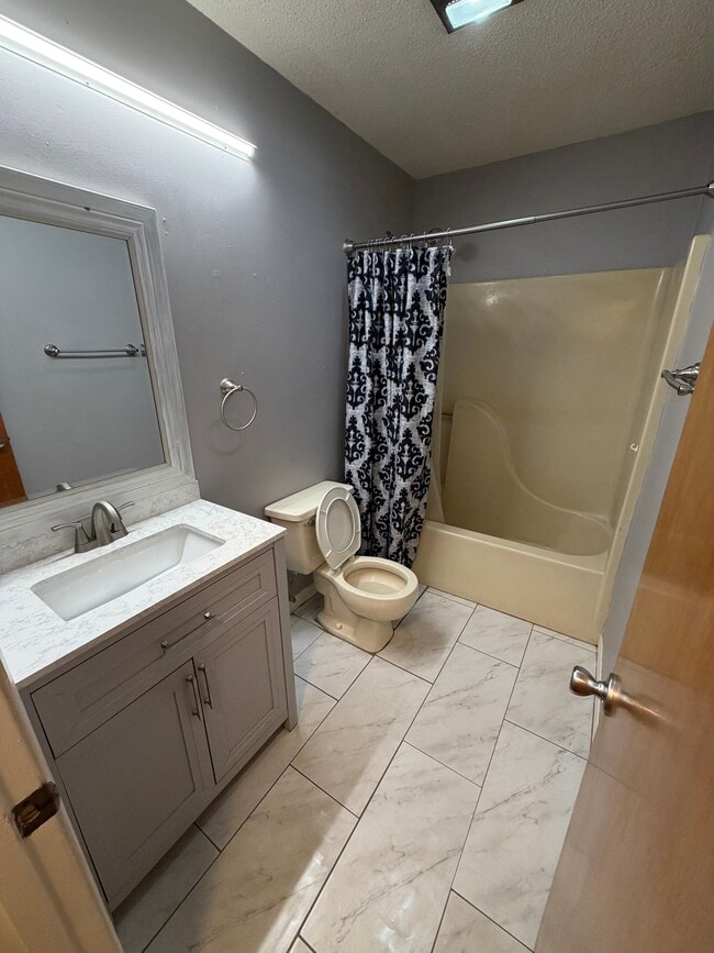 Building Photo - 817 Tanager Rd