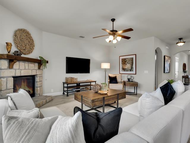 Building Photo - 310 Hawthorn Dr