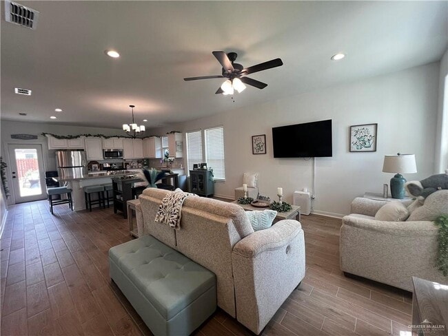 Building Photo - 23 El Paso Dr