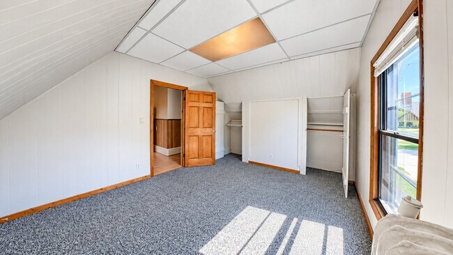 Building Photo - 610 N Center St