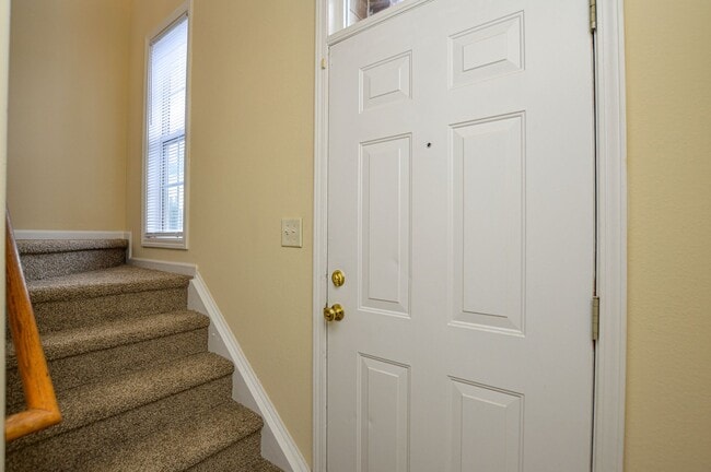 Building Photo - Charming 3 Bed, 2 Bath Home with fenced back yard!-**PRIMARY ON THE MAIN** COMING SOON!!!