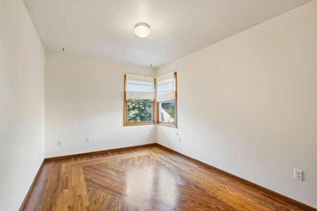 Building Photo - Spacious Home in a Great Location!